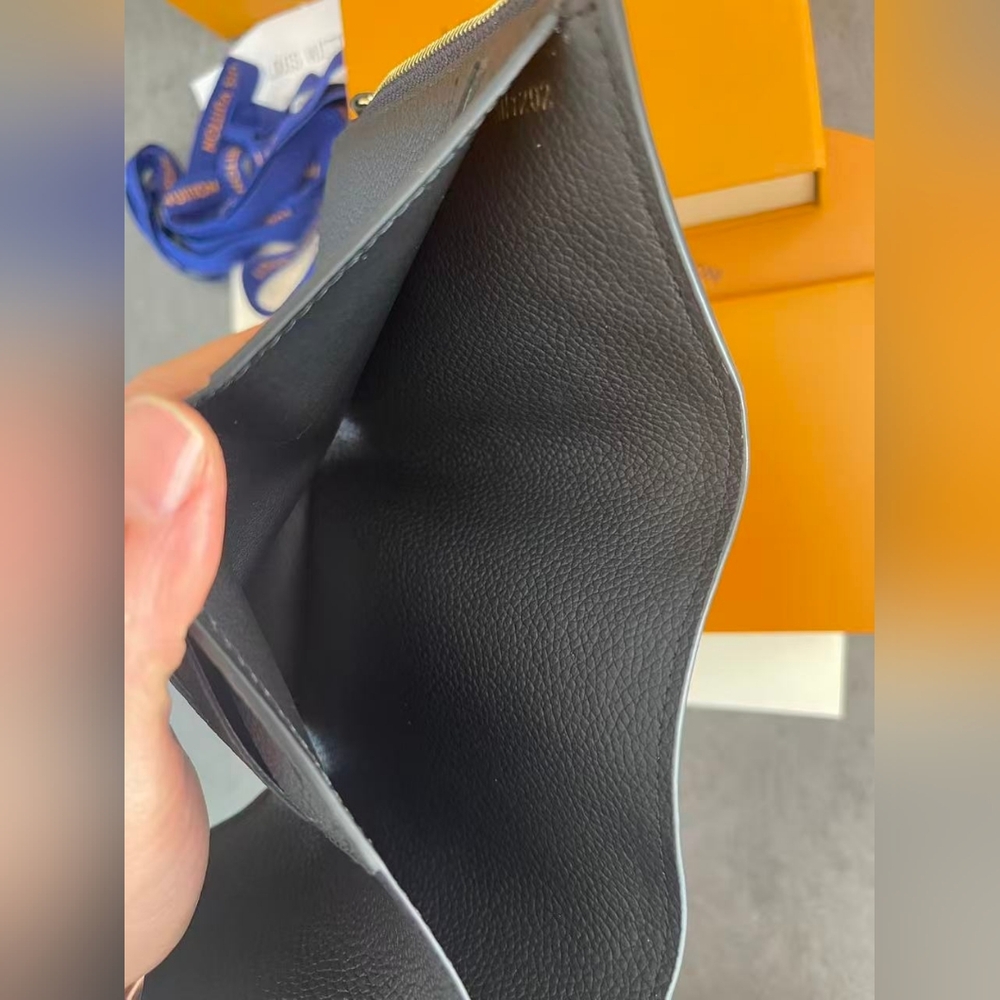 Louis Vuitton Victorine Wallet - Picture 8 of 11